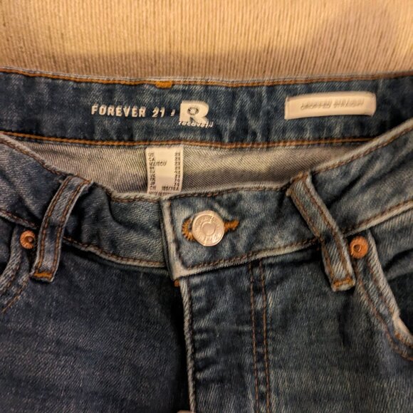 FOREVER 21 CROPPED JEANS - Picture 3 of 4